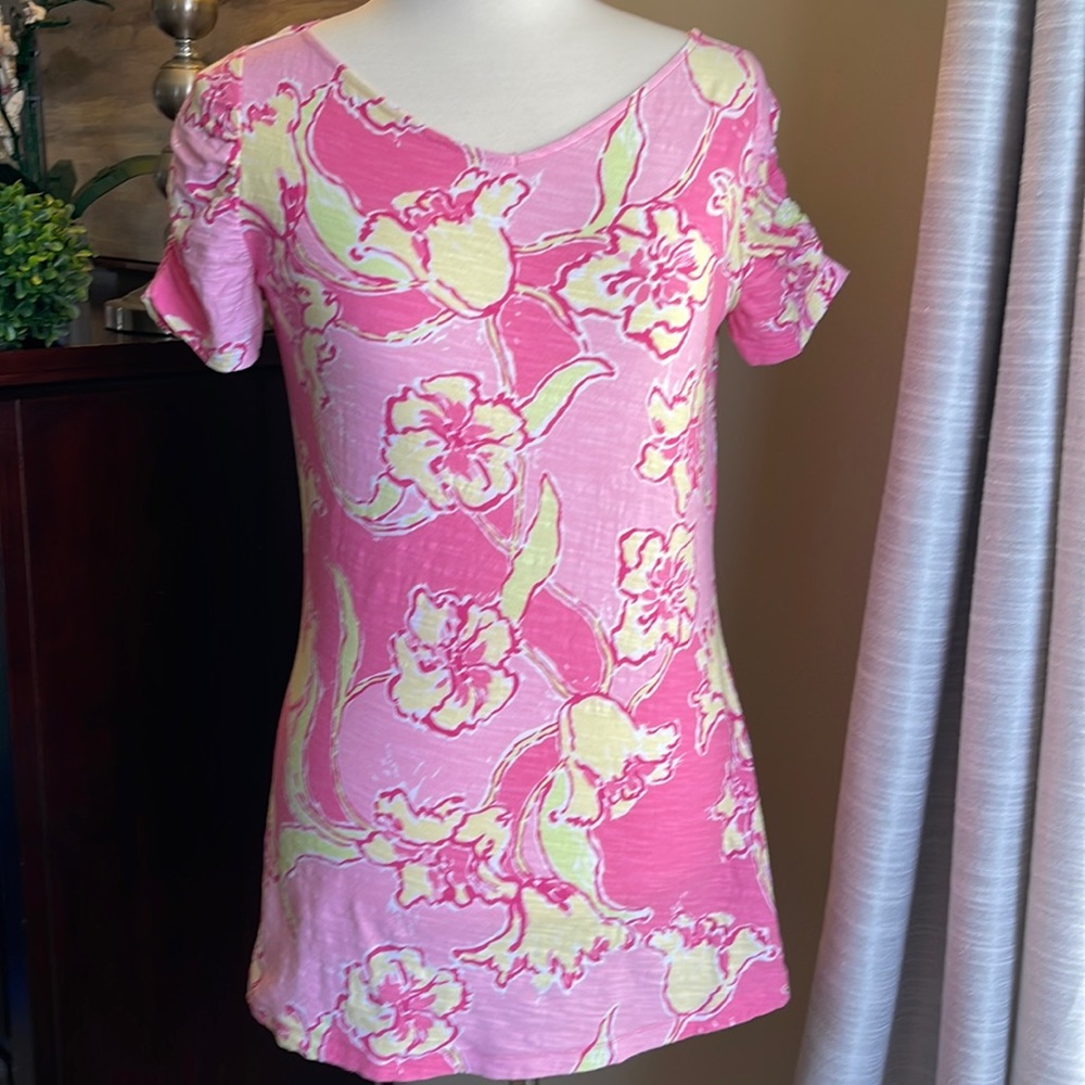 Lilly Pulitzer ladies medium flower t-shirt